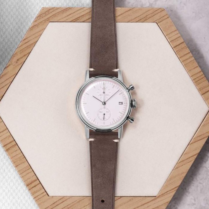 MINIMALIST SILVER