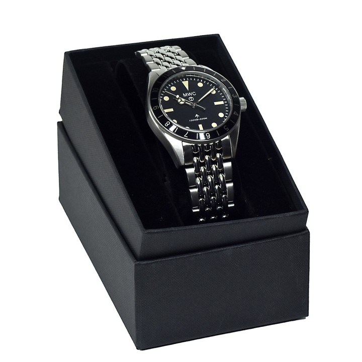 Classic 1960s Pattern Hybrid Bracelet Dual Time Zone Divers