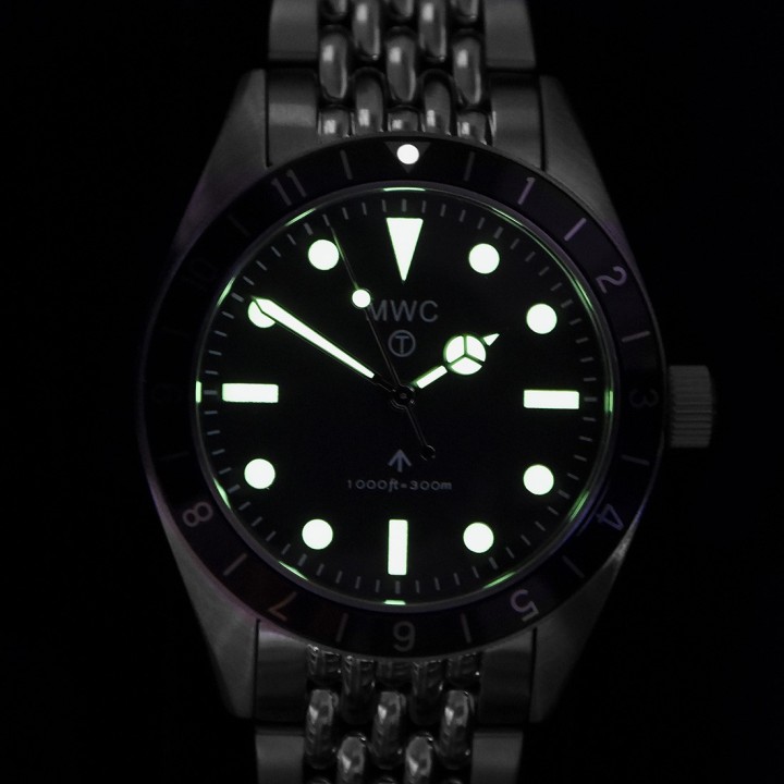 Classic 1960s Pattern Sterile Hybrid Bracelet Dual Time Zone Divers