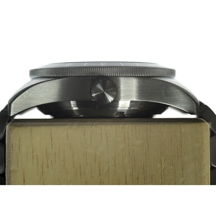 Classic 1960s Pattern Sterile Hybrid Bracelet Dual Time Zone Divers