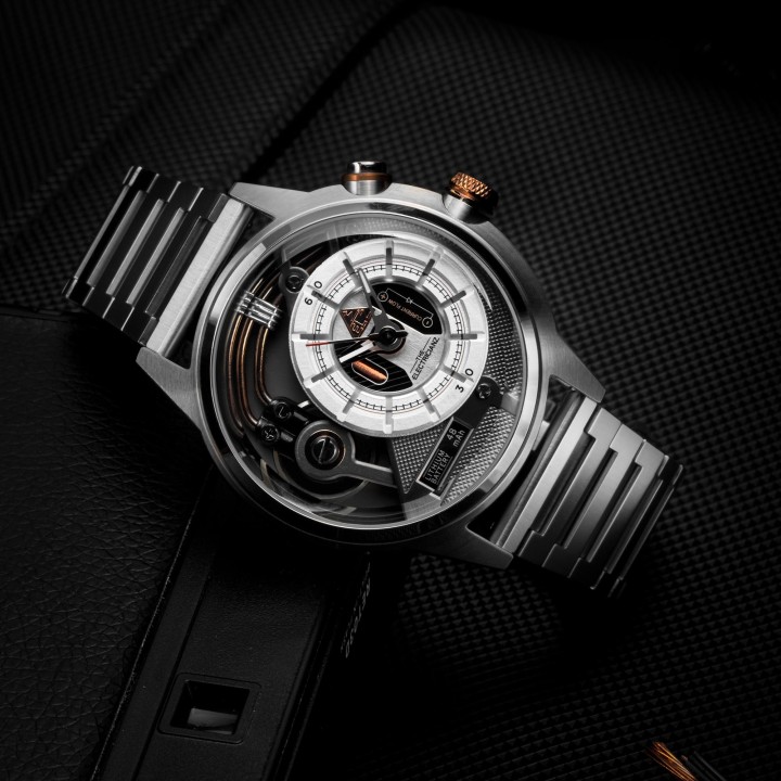 Steel Z Metal (Small case scratch)