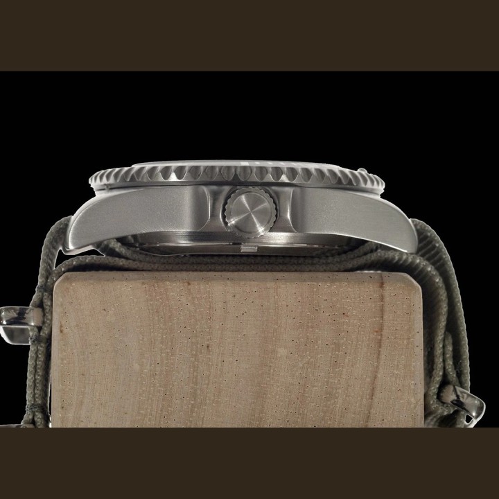 MWC 300m / 1000ft Stainless Steel Quartz Military Divers