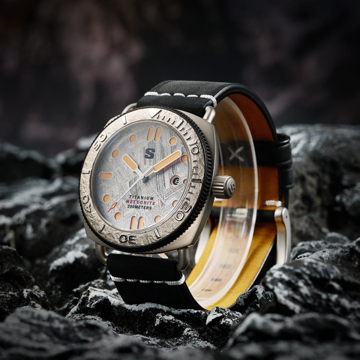 TITANIUM Defender Grey Meteorite Dial Black Leather Strap