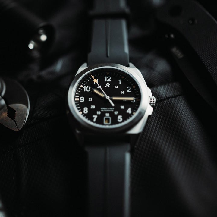 VALOUR 38 - Carbon Black