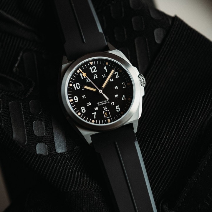 VALOUR 38 - Carbon Black