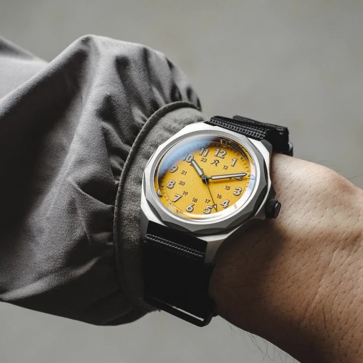 URBANIST - Medallion Yellow