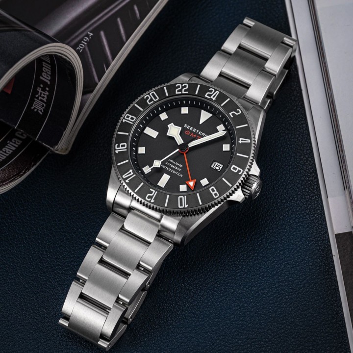 S462 Black Titanium GMT (small scratches on the case and case back)