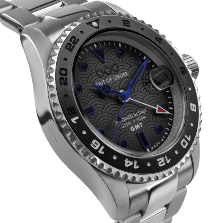 GMT TOKYO SHIBUYA  - ULTRA BRUSHED SWISS MADE (BRACELET SLIGHTLY SCRATCHED)