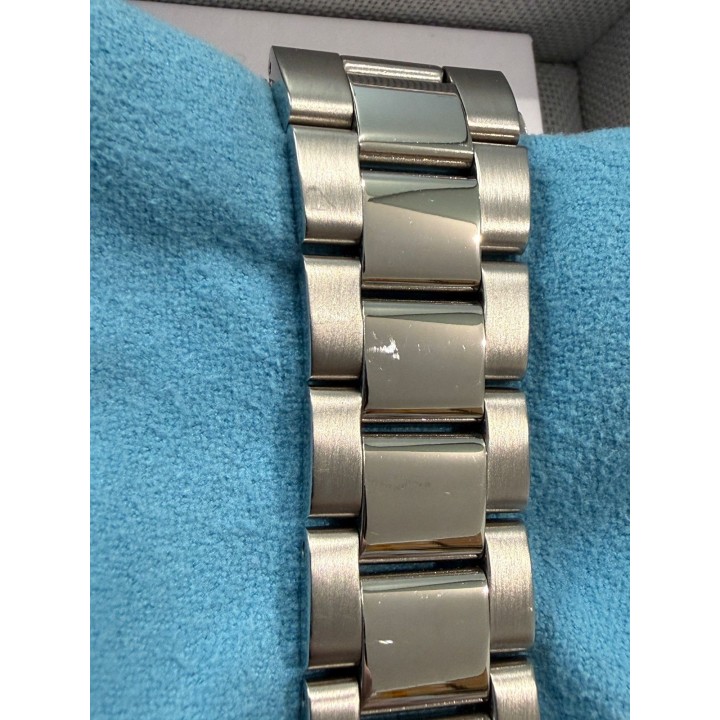 GMT TOKYO SHIBUYA  - ULTRA BRUSHED SWISS MADE (BRACELET SLIGHTLY SCRATCHED)