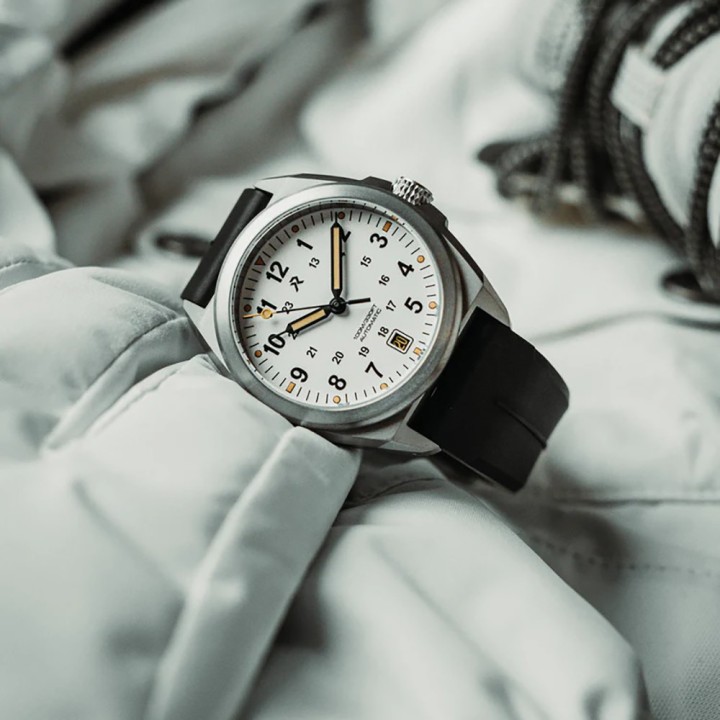 VALOUR 38 - Whistler White