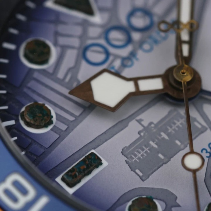 SWISS GMT LONDON BUCKINGHAM PALACE - ULTRA DISTRESSED