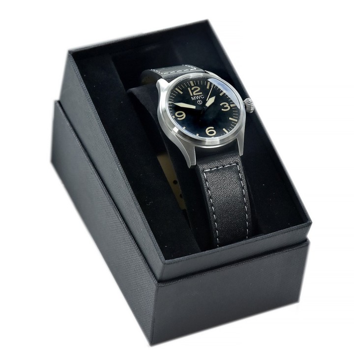Classic 40mm Aviator Hybrid Movement