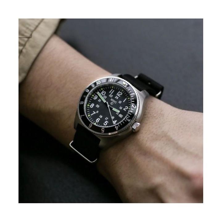 300m Steel Navigator Luminova (Automatic)