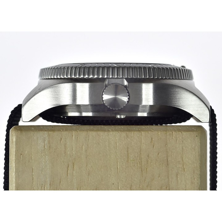 300m Steel Navigator Luminova (Automatic)